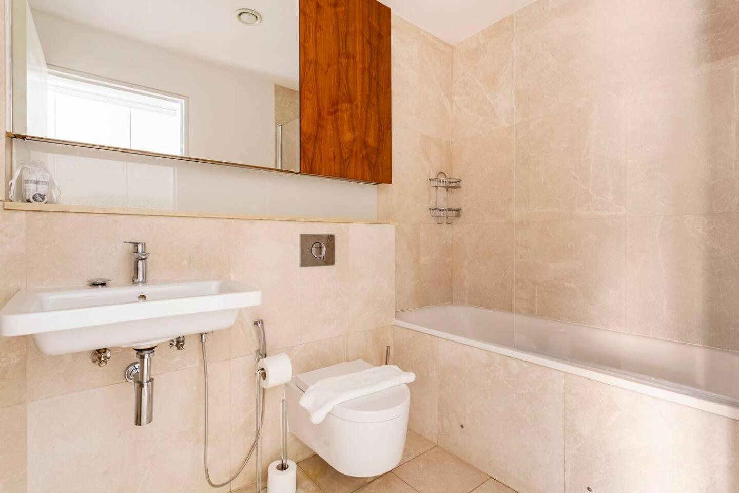 - 2 Beds - Sleeps 4 - Lift Londra
